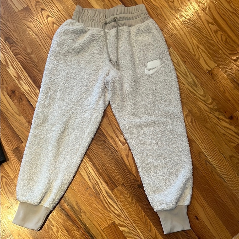 Nike Women’s Light Gray Fleece Joggers